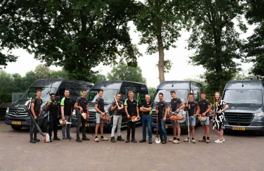 Personeel met gereedschap - Soetendaal Hoveniers