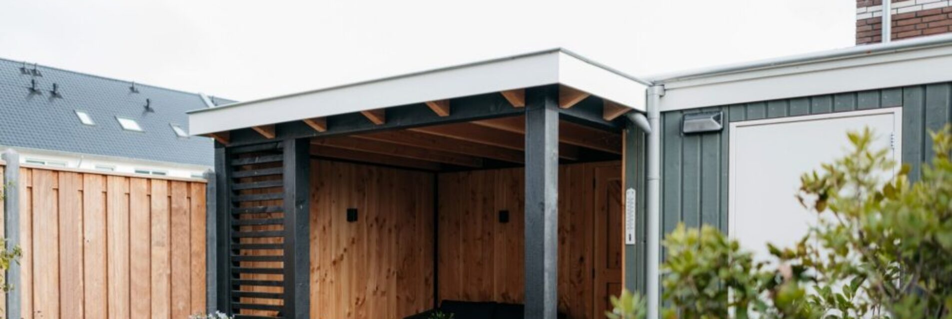 Aanleg tuin met tuinhuis te Weesp