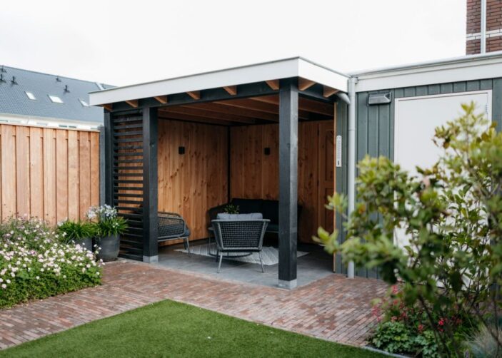 Aanleg tuin met tuinhuis te Weesp
