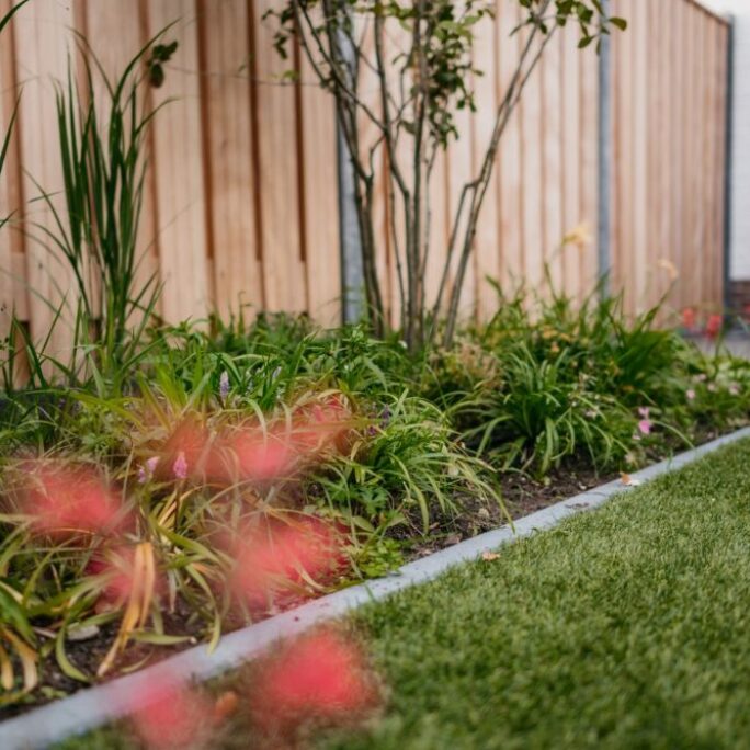 Aanleg tuin met tuinhuis te Weesp