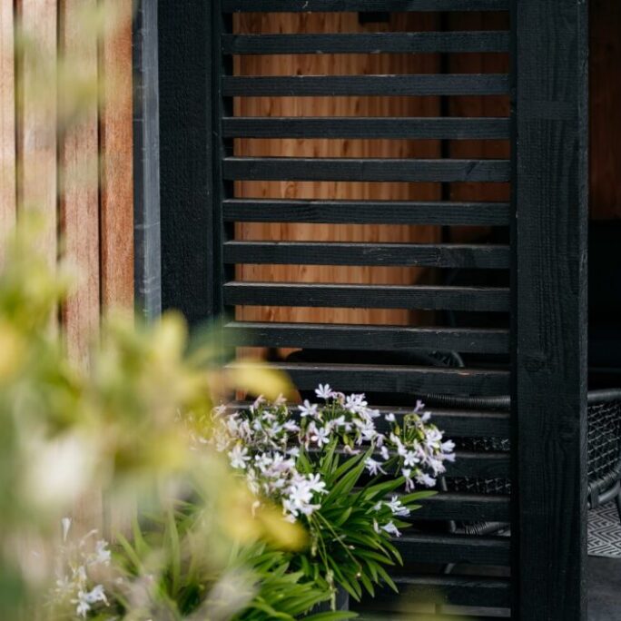 Aanleg tuin met tuinhuis te Weesp