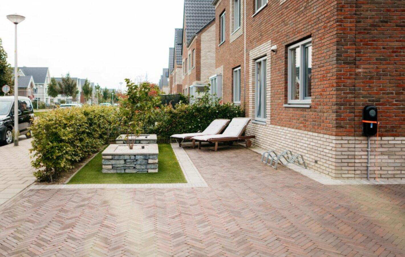 Tuin met veel zithoeken in Weesp