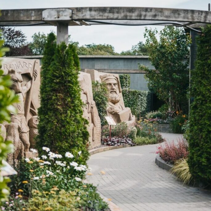 Aanleg tuin bij Zandsculpturen te Garderen