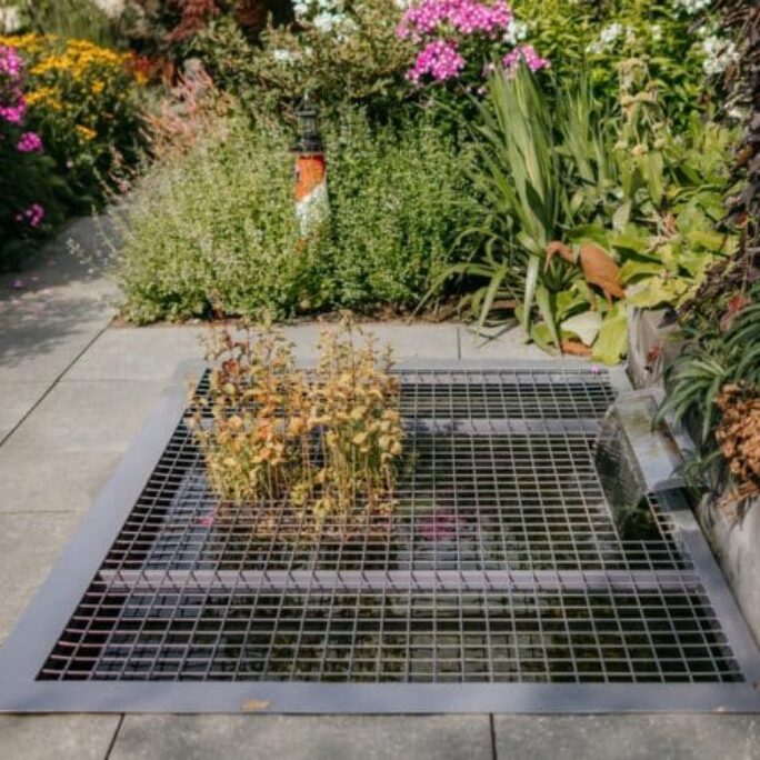Luxeuze leeftuin met vijver te Lelystad