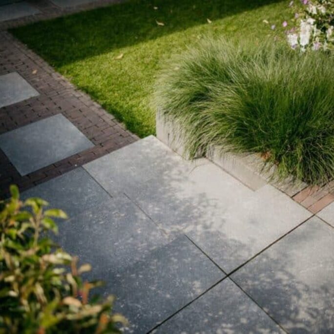 Luxeuze leeftuin met vijver te Lelystad