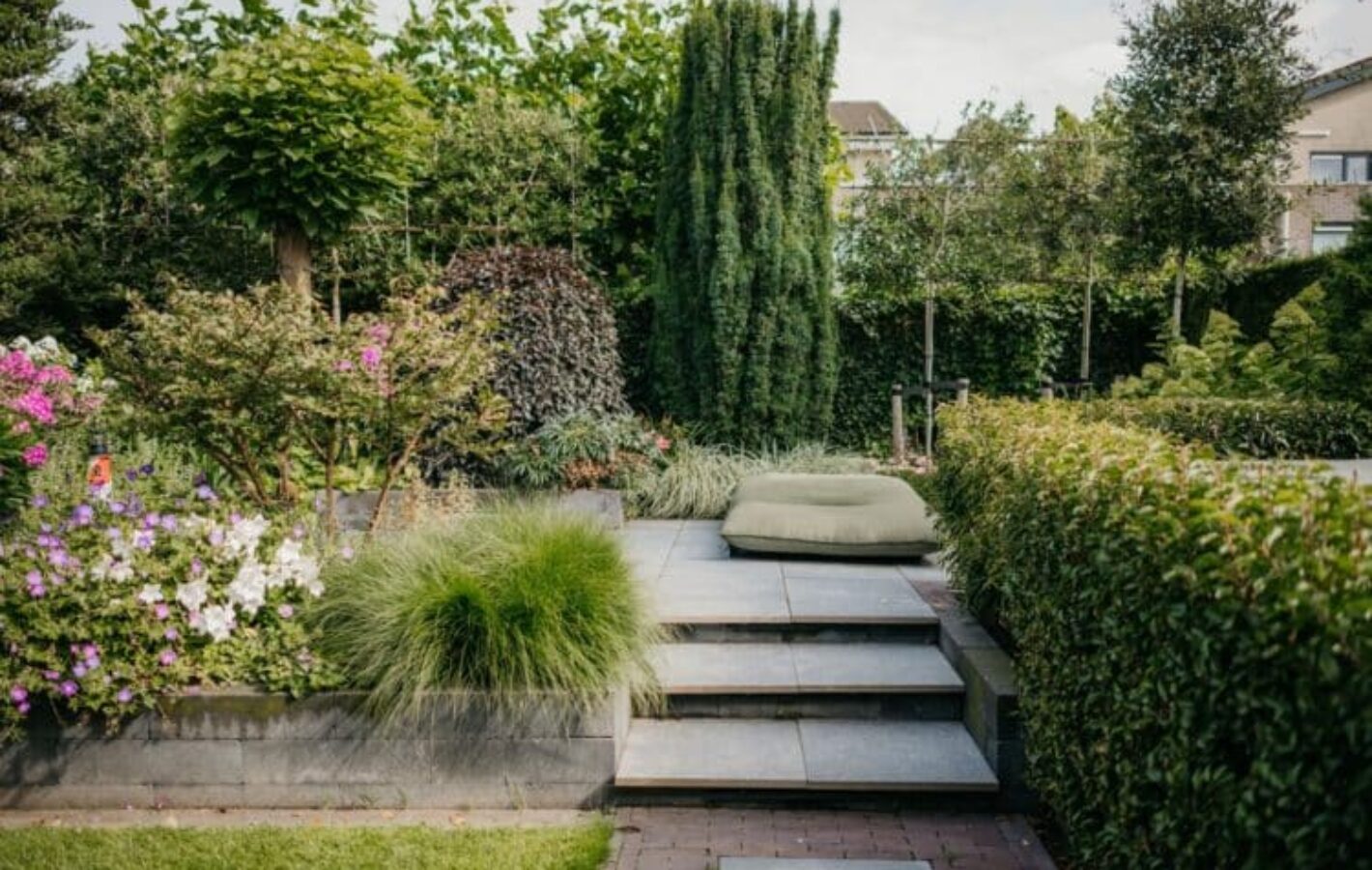 Luxeuze leeftuin met vijver te Lelystad
