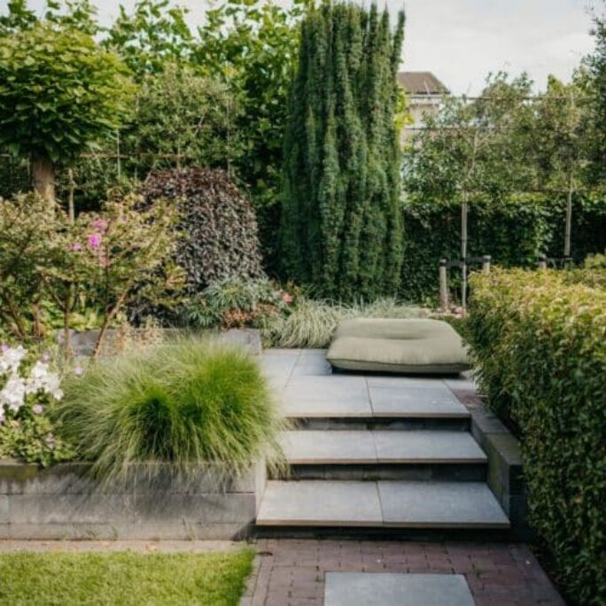 Luxeuze leeftuin met vijver te Lelystad