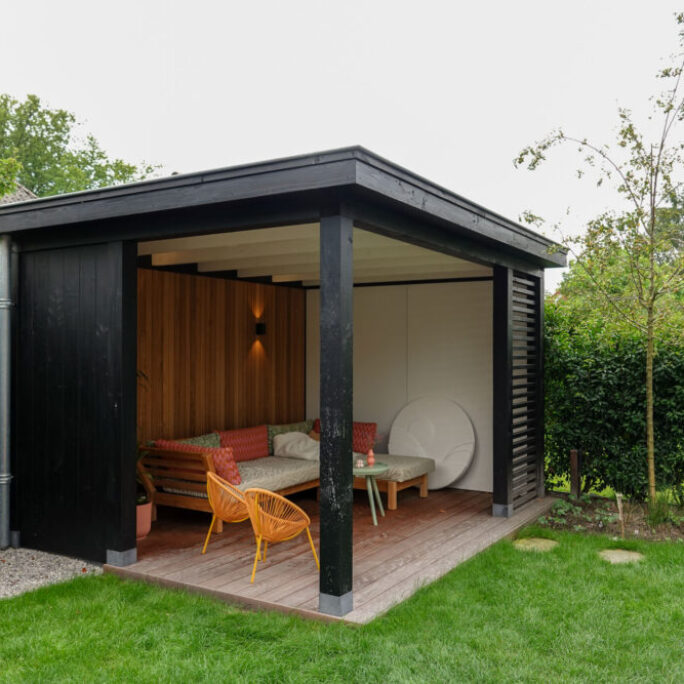 Kindvriendelijke tuin met veranda te Naarden