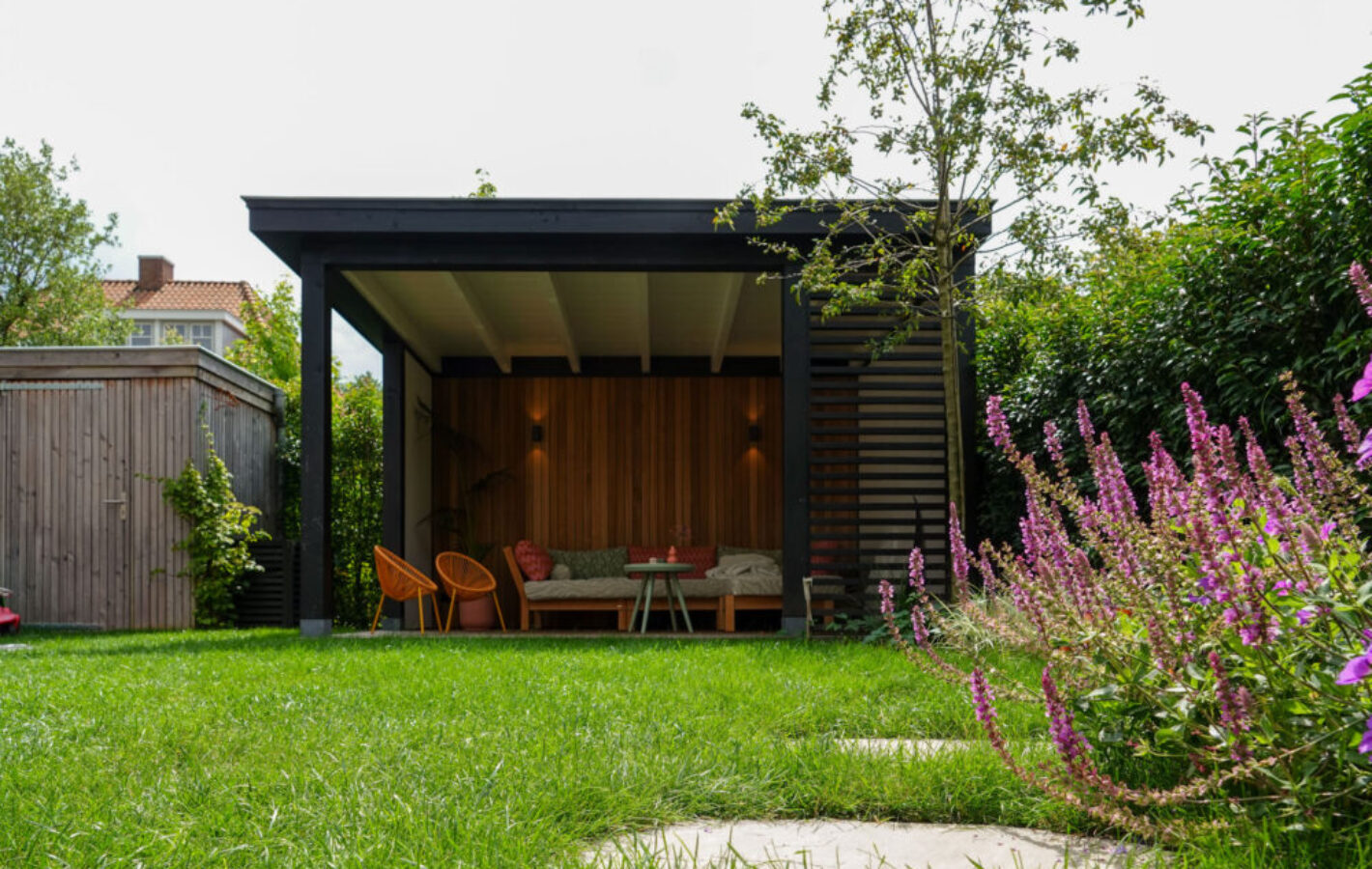 Kindvriendelijke tuin met veranda te Naarden