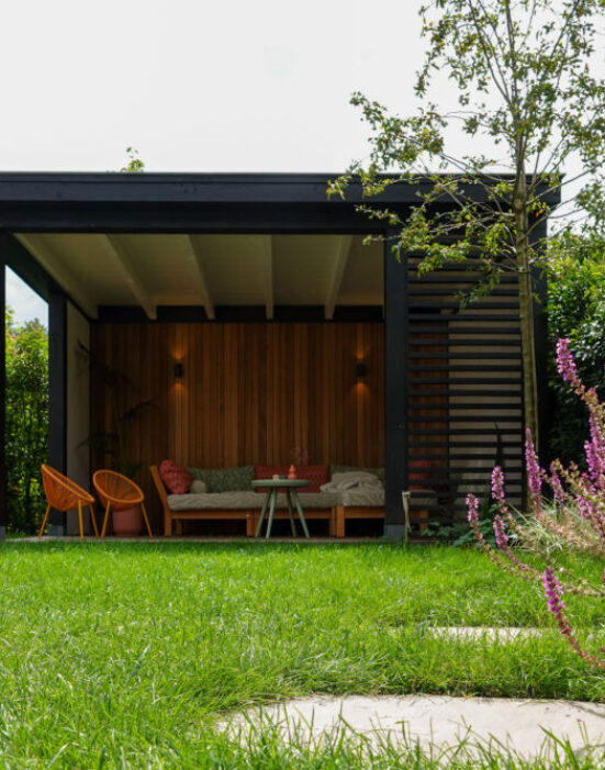 Kindvriendelijke tuin met veranda te Naarden